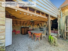  Long farmhouse with outbuildings on 3,115 m² – Francheville 39230