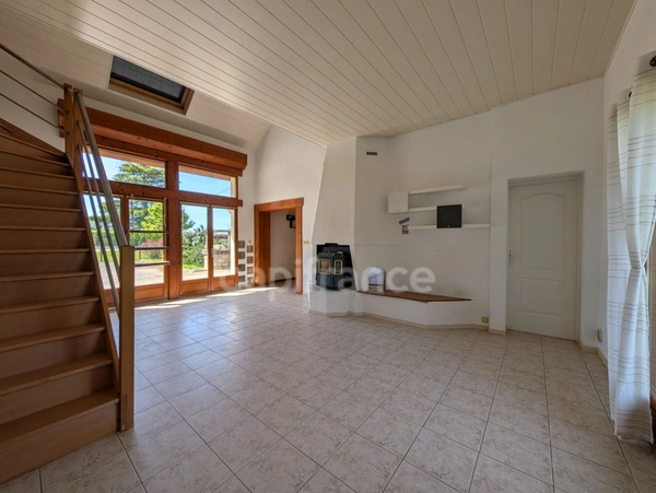 Maison à vendre 8 pièces proche de BLETTERANS (39)