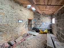 CESANCEY — Maison à rénover avec balcon, combles aménageables