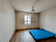 CESANCEY — Maison à rénover avec balcon, combles aménageables