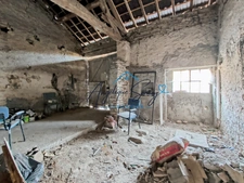 L’ABERGEMENT-DE-CUISERY – MAISON À RÉNOVER, GRANGE ET COMBLES SUR 1 646 m² DE TERRAIN