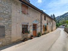 ❤️ COUP DE CŒUR À BAUME-LES-MESSIEURS ! Maison mitoyenne en pierre rénovée, 5 chambres et beaux volumes.