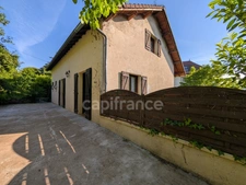 3-level house – 161 m² of living space – great renovation potential