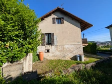 3-level house – 161 m² of living space – great renovation potential