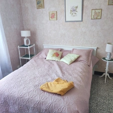 Maison à vendre de 166 m2 ,de 9 pièces pièces, proche des commerces, école, à  CHATELLERAULT (86)
