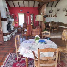 Maison à vendre de 166 m2 ,de 9 pièces pièces, proche des commerces, école, à  CHATELLERAULT (86)
