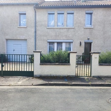 Maison à vendre de 166 m2 ,de 9 pièces pièces, proche des commerces, école, à  CHATELLERAULT (86)