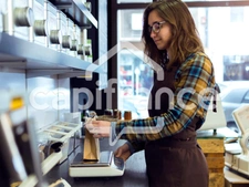 A louer  Local commercial 150 m2 (sport, restaurant, boutiques, bureaux, cabinet médical..., nombreuses enseignes)