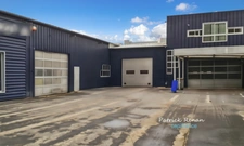 Local/bureau commerces (640 m2, parcelle 1098 m2)) à vendre JOUY EN JOSAS (78), 