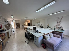 MURS GRAND LOCAL COMMERCIAL – professions libérales possibles – 164 m² – TERRASSE / 2 PARKINGS