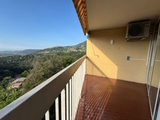 Appartement 5 pièces (3 chambres) vue dégagée avec terrasse, cave et parking privé