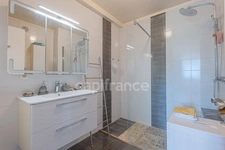 Beautiful apartment with sea view, 69 m², 2 rooms – Terrace – Balcony – Parking – Saint-Laurent-du-Var