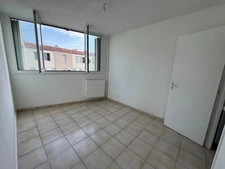 Bel appartement 5 pièces (3 chambres) avec terrasse, aperçu mer, cave et parking privé