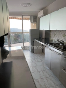 Bel appartement 5 pièces (3 chambres) avec terrasse, aperçu mer, cave et parking privé