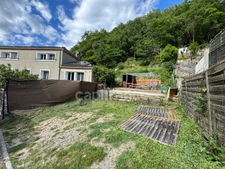 Maison mitoyenne + studio indépendant : 104 m2 au total + Garage fermée - CLANS (06)