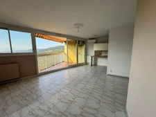 Bel appartement 5 pièces (3 chambres) avec terrasse, aperçu mer, cave et parking privé