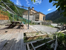 Maison mitoyenne + studio indépendant : 104 m2 au total + Garage fermée - CLANS (06)
