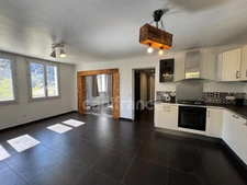 Maison mitoyenne + studio indépendant : 104 m2 au total + Garage fermée - CLANS (06)