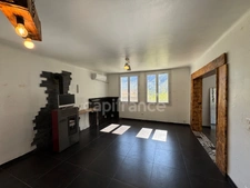 Maison mitoyenne + studio indépendant : 104 m2 au total + Garage fermée - CLANS (06)