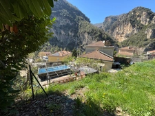 Maison mitoyenne + studio indépendant : 104 m2 au total + Garage fermée - CLANS (06)