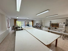 MURS GRAND LOCAL COMMERCIAL – professions libérales possibles – 164 m² – TERRASSE / 2 PARKINGS