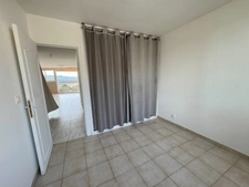 Appartement 5 pièces (3 chambres) vue dégagée avec terrasse, cave et parking privé