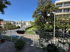 MURS GRAND LOCAL COMMERCIAL – professions libérales possibles – 164 m² – TERRASSE / 2 PARKINGS