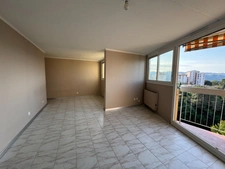 Bel appartement 5 pièces (3 chambres) avec terrasse, aperçu mer, cave et parking privé