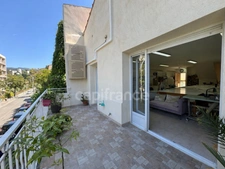 MURS GRAND LOCAL COMMERCIAL – professions libérales possibles – 164 m² – TERRASSE / 2 PARKINGS