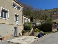 Maison mitoyenne + studio indépendant : 104 m2 au total + Garage fermée - CLANS (06)