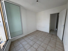 Appartement 5 pièces (3 chambres) vue dégagée avec terrasse, cave et parking privé