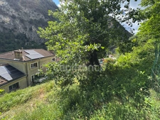 Maison mitoyenne + studio indépendant : 104 m2 au total + Garage fermée - CLANS (06)