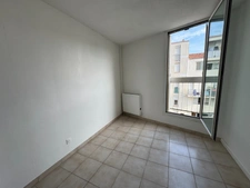 Bel appartement 5 pièces (3 chambres) avec terrasse, aperçu mer, cave et parking privé