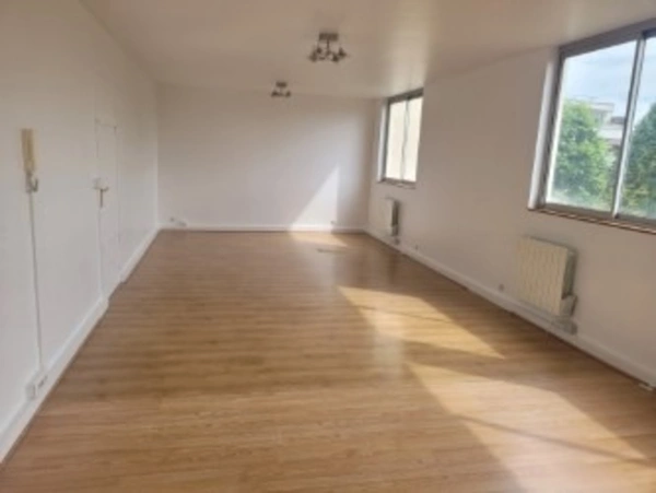 Dpt Val de Marne (94), à louer SAINT MAUR DES FOSSES Bureaux 100M2 1er étage 1750 € HT/HC