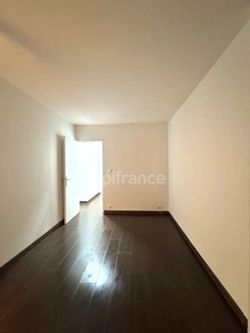 Appartement à vendre, 3 pièces rénovées avec deux Loggias, idéal pour une famille qui aime l'espace ou pour un bel investissement locatif
