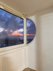 Appartement à vendre, 3 pièces rénovées avec deux Loggias, idéal pour une famille qui aime l'espace ou pour un bel investissement locatif