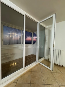 Appartement à vendre, 3 pièces rénovées avec deux Loggias, idéal pour une famille qui aime l'espace ou pour un bel investissement locatif