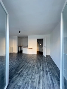 Super studio lumineux de 32 m² À VENDRE avec une grande Terrasse de 17 m² et un parking à MANTES LA VILLE (78)