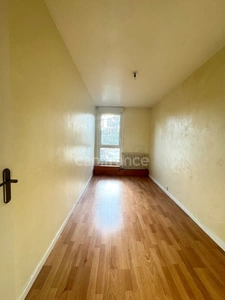 Appartement à vendre, 5 pièces de 105,74 m² avec une terrasse d'environ 18 m2, pour une famille qui aime l'espace ou pour un bel investissement locatif