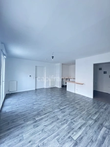 Super studio lumineux de 32 m² À VENDRE avec une grande Terrasse de 17 m² et un parking à MANTES LA VILLE (78)