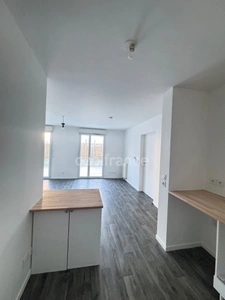 Super studio lumineux de 32 m² À VENDRE avec une grande Terrasse de 17 m² et un parking à MANTES LA VILLE (78)