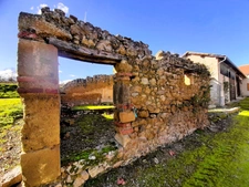 Ancienne ferme de 1796 sur 3,7 Hectares, dépendances, vue sur les Pyrénées.