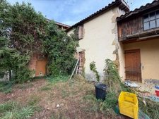 PLAISANCE (32) proche: propriete rurale composée d'une maison 200m2 restaurée, une maison à renover 100m2, deux petites maison colombages, hangar simple , terrain 6500 m2 sans voisin 
