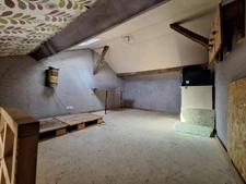 🏡 ANCIENNE LONGÈRE DE CARACTÈRE – 3 CHAMBRES DONT 1 SUITE PARENTALE INDÉPENDANTE, MEZZANINE, APPARTEMENT, MOBIL-HOME ET ATELIER – FORT POTENTIEL LOCATIF !