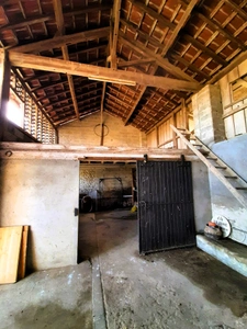 Ancienne ferme de 1796 sur 3,7 Hectares, dépendances, vue sur les Pyrénées.