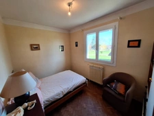 PLAISANCE DU GERS town center, vintage house (1970), well-maintained, enclosed 1300m2 plot, garage, 3 bedrooms