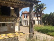 PLAISANCE (32) proche: propriete rurale composée d'une maison 200m2 restaurée, une maison à renover 100m2, deux petites maison colombages, hangar simple , terrain 6500 m2 sans voisin 