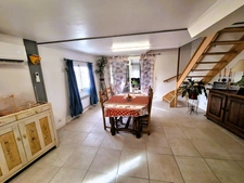 Maison familiale rénovée de 121 m² habitables + espaces complémentaires  Terrain clos de 1 417 m²