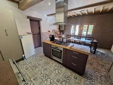 🏡 ANCIENNE LONGÈRE DE CARACTÈRE – 3 CHAMBRES DONT 1 SUITE PARENTALE INDÉPENDANTE, MEZZANINE, APPARTEMENT, MOBIL-HOME ET ATELIER – FORT POTENTIEL LOCATIF !