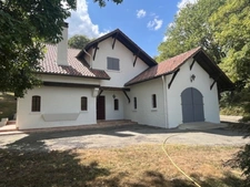 PLAISANCE du Gers (32) and MAUBOURGUET (65): ELEGANT ARCHITECT-DESIGNED HOUSE 185m2, no work required, 6,900m2 of wooded land, large living room, 4 bedrooms, fireplace, a sure value....
